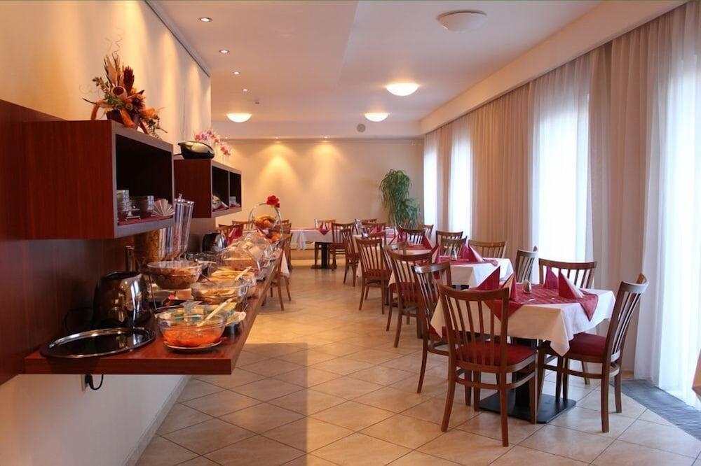 Hotel Popelka Praag Restaurant foto